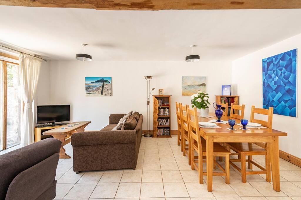 Beech Cottage, Spacious Rural Retreat アースク エクステリア 写真
