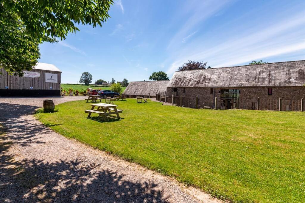Beech Cottage, Spacious Rural Retreat アースク エクステリア 写真