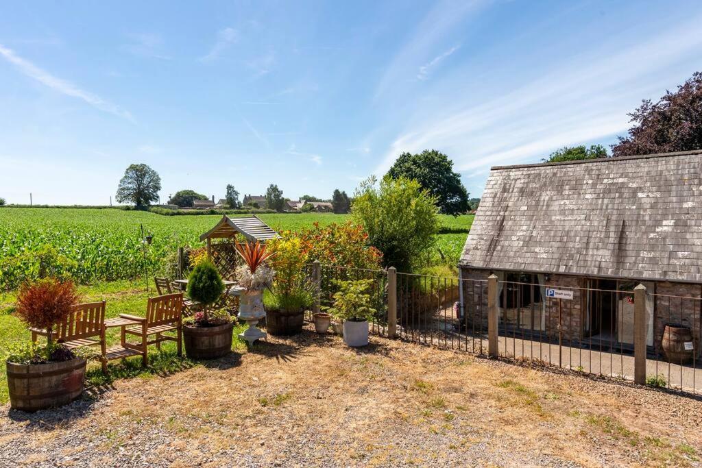 Beech Cottage, Spacious Rural Retreat アースク エクステリア 写真