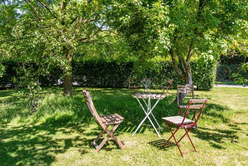Beech Cottage, Spacious Rural Retreat アースク エクステリア 写真