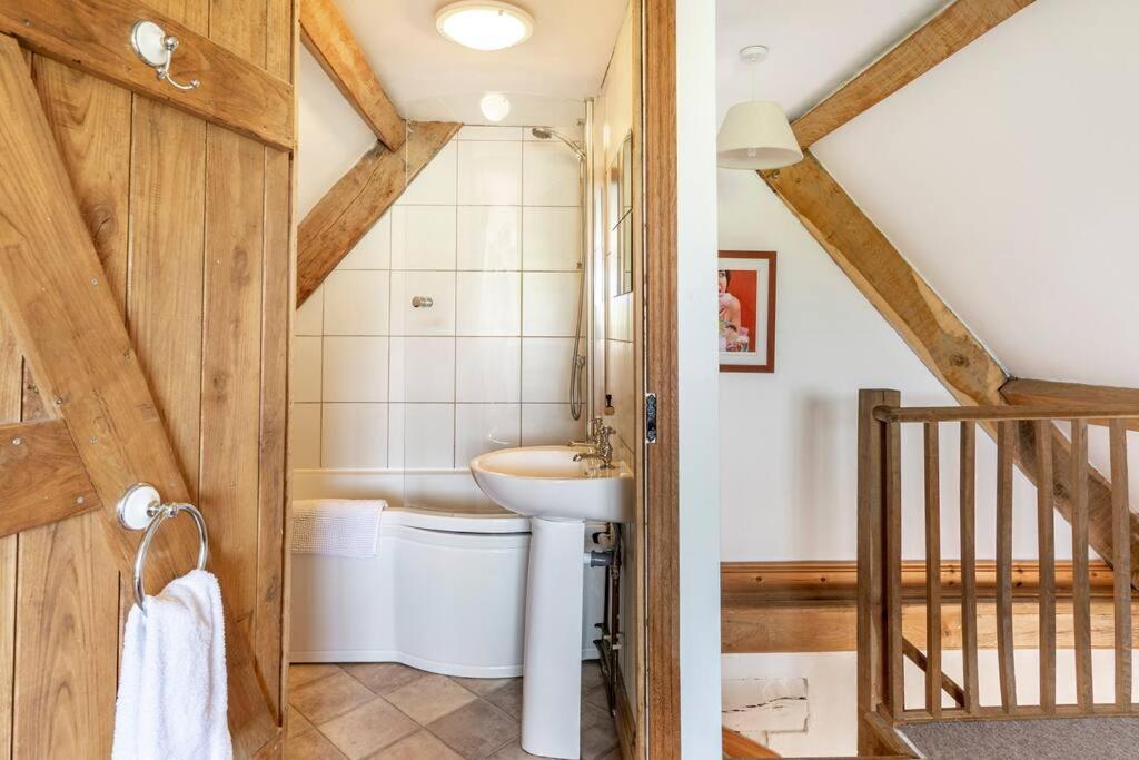 Beech Cottage, Spacious Rural Retreat アースク エクステリア 写真